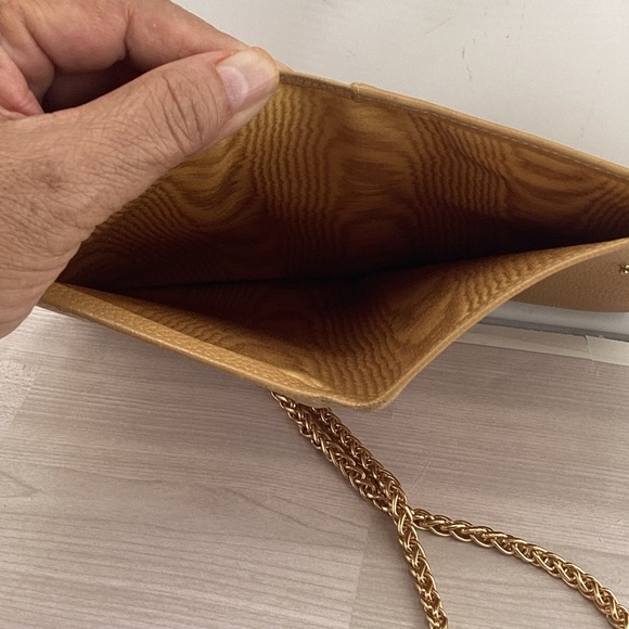 CHANEL Authentic Caviar Shoulder Bag with Gold Chain - Picture 6 of 8